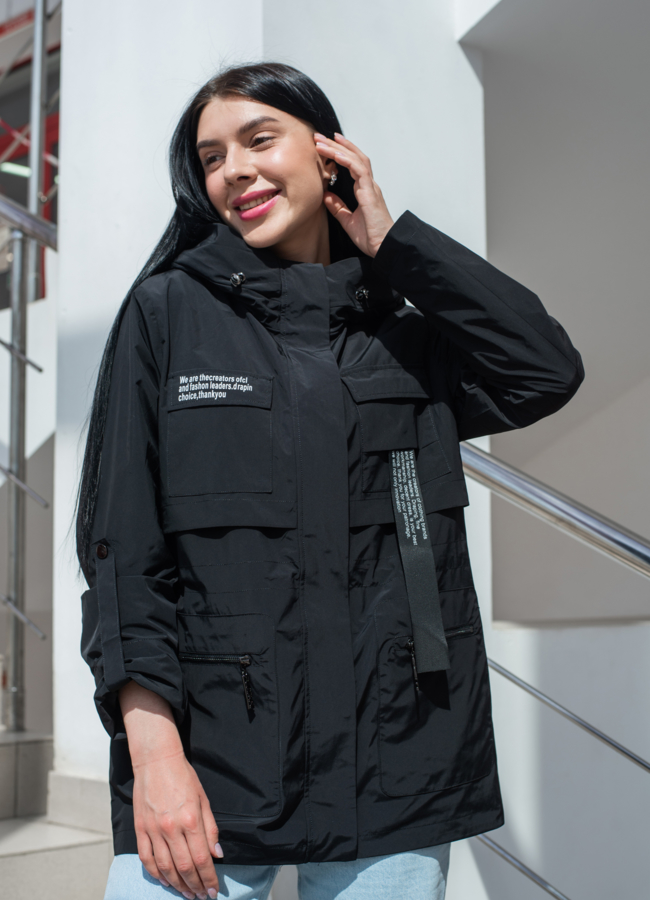 фото Парка женская черного цвета с капюшоном  модель № 22888