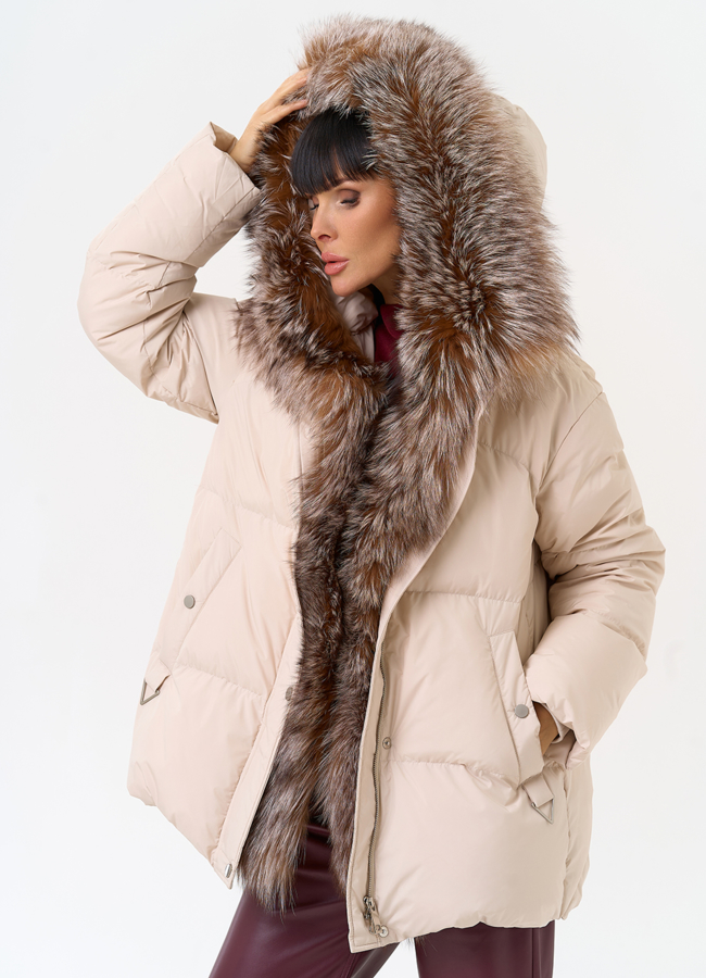 Женский пуховик с отделкой из натурального меха модель № 31608 меха малина
