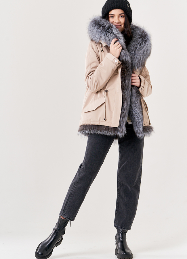 Черная шапка женская  модель № 10800 меха малина