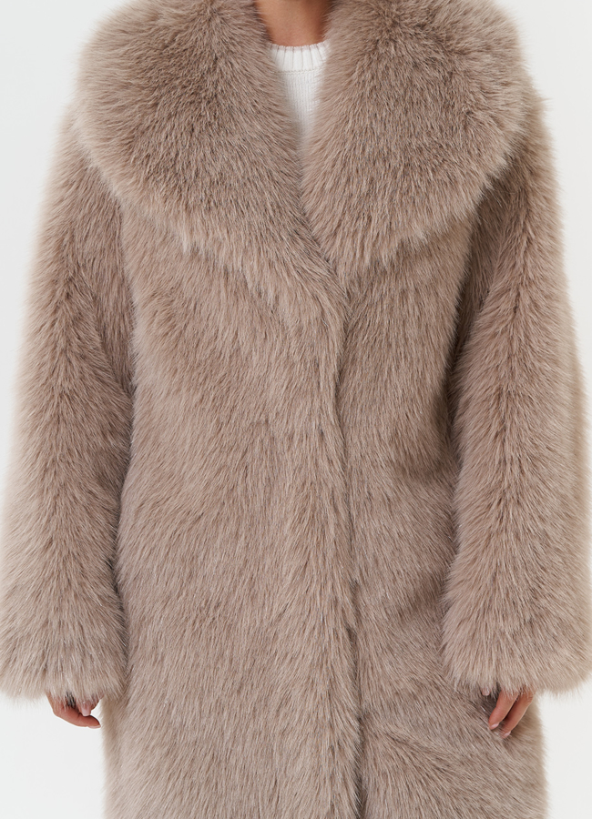 Шуба из эко меха под песца модель № 28687 в рассрочку