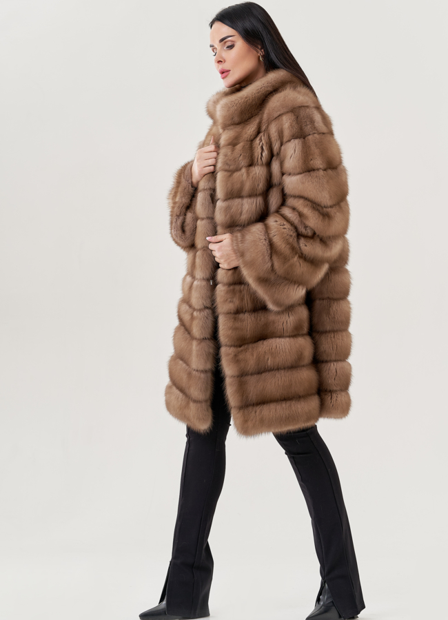 Шуба из куницы с воротником стойка модель № 79565 универмаг малина