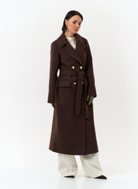 Женское пальто с английским воротником