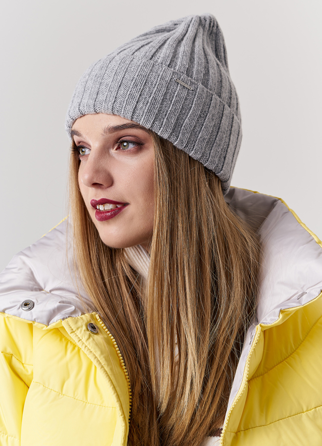 фото Шапка женская серого цвета модель № 21772