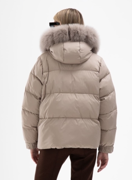 Короткий пуховик с капюшоном из меха песца