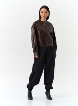 Женская короткая куртка из натуральной кожи