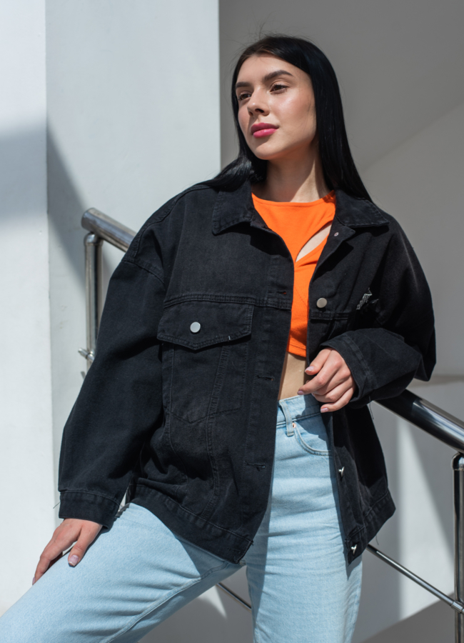 Куртка джинсовая  черного цвета  модель № 22909 в рассрочку