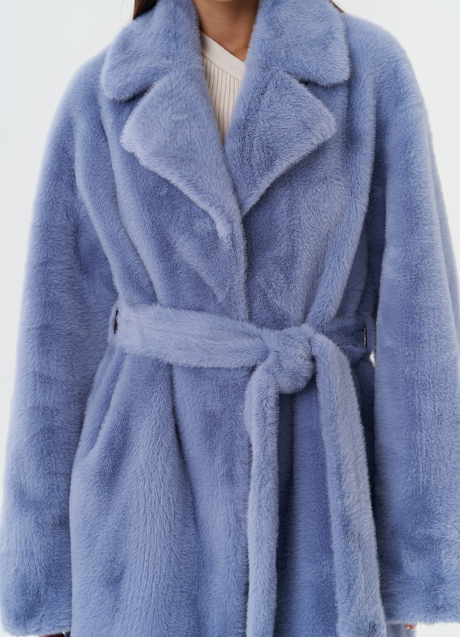 Пальто из эко меха с английским воротником модель № 27723 в рассрочку