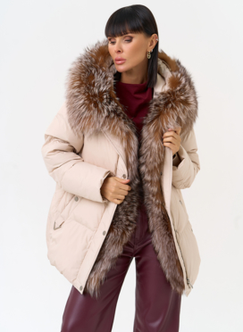 Женский пуховик с отделкой из натурального меха