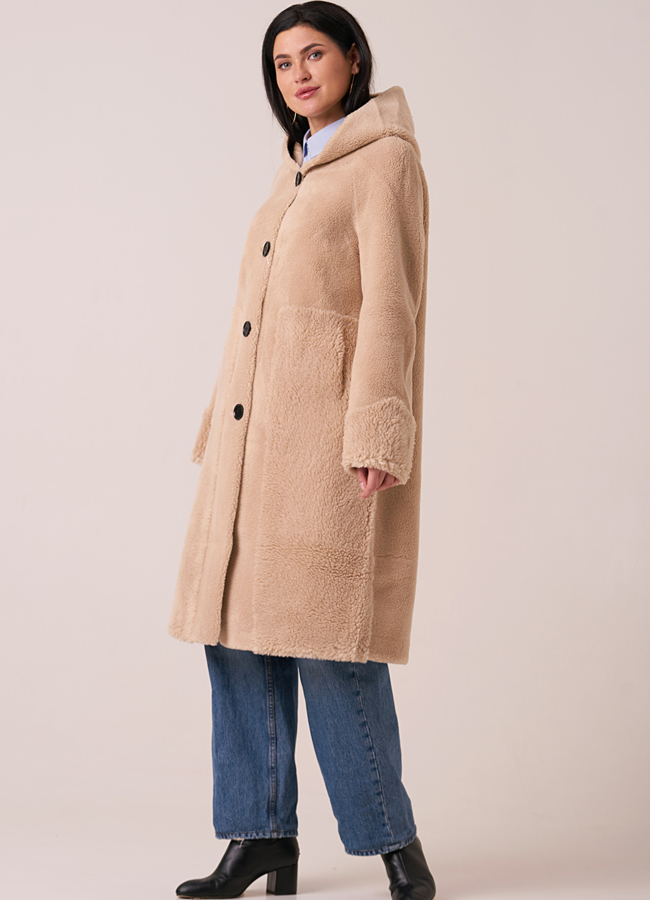 Пальто из эко меха на пуговицах с капюшоном модель № 9801 универмаг малина