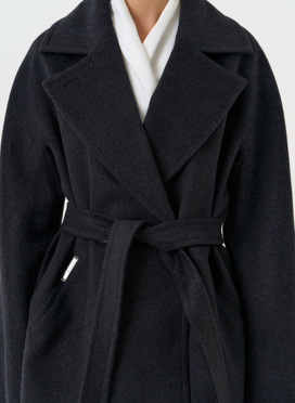 Женское укороченное пальто с английским воротником