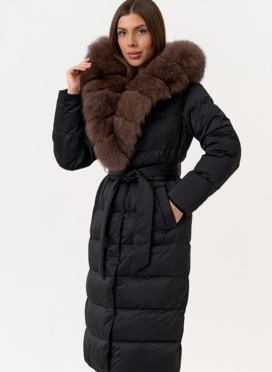 Женский пуховик с капюшоном из меха песца
