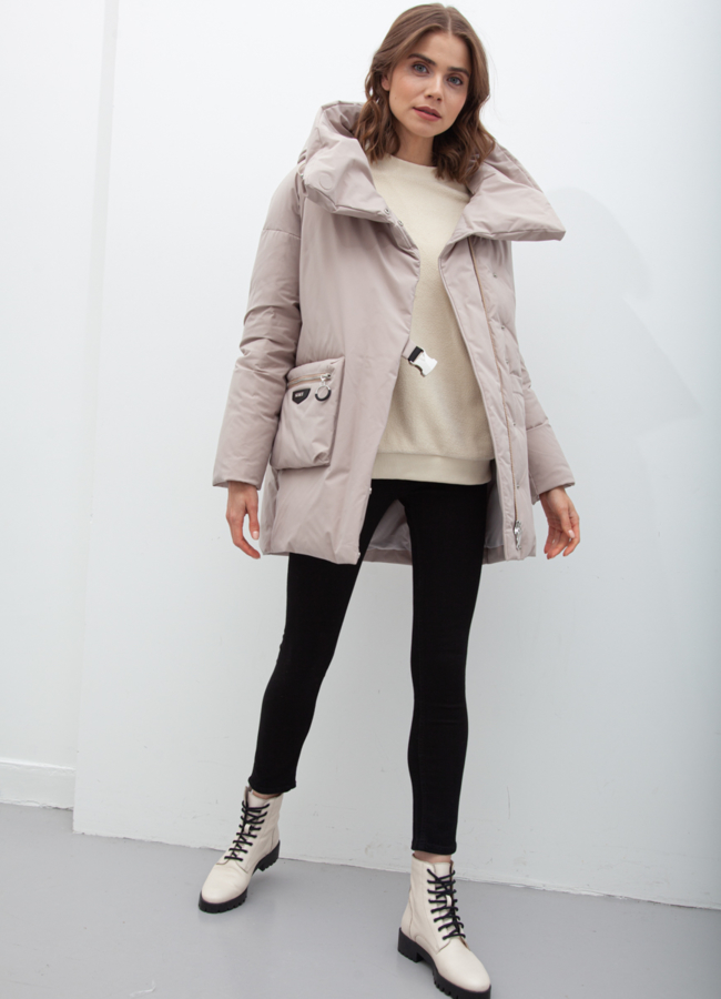 Пуховик женский бежевого цвета с капюшоном модель № 21078 универмаг малина