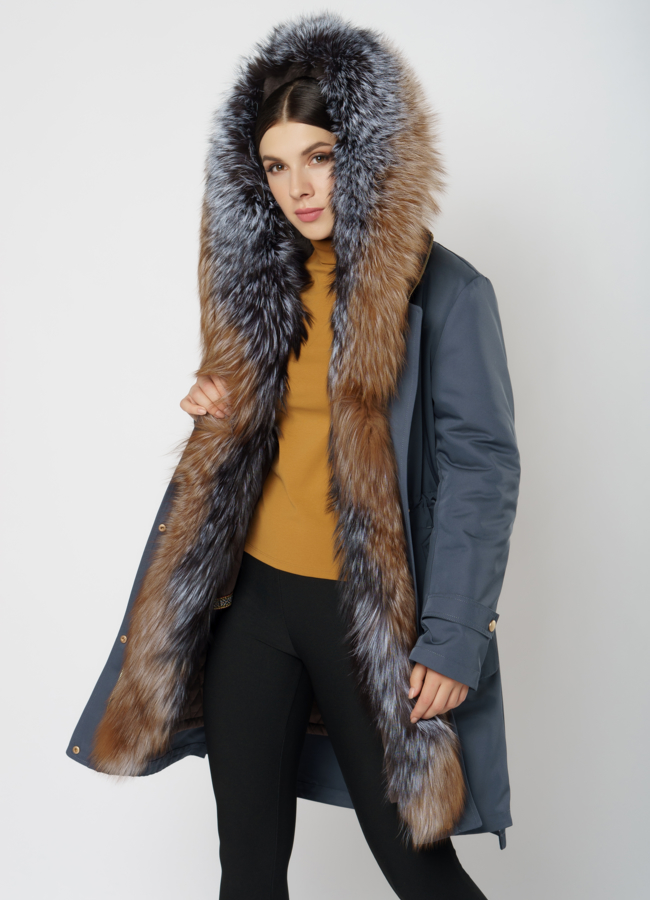 Парка синего цвета с меховой отделкой  модель № 12265 универмаг малина