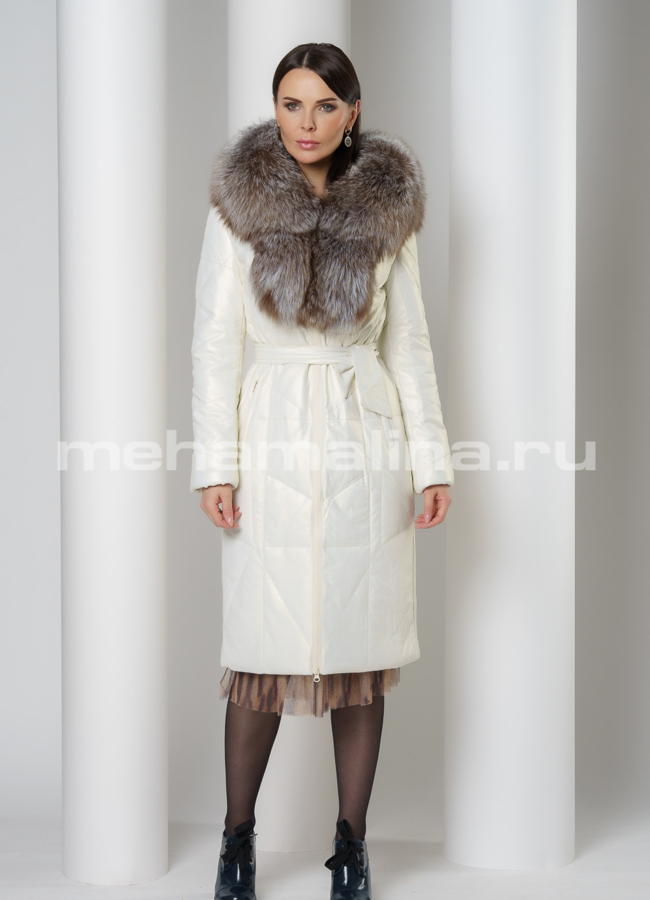 Белый пуховик из эко кожи приталенный с меховой отделкой модель № 6160 в кредит