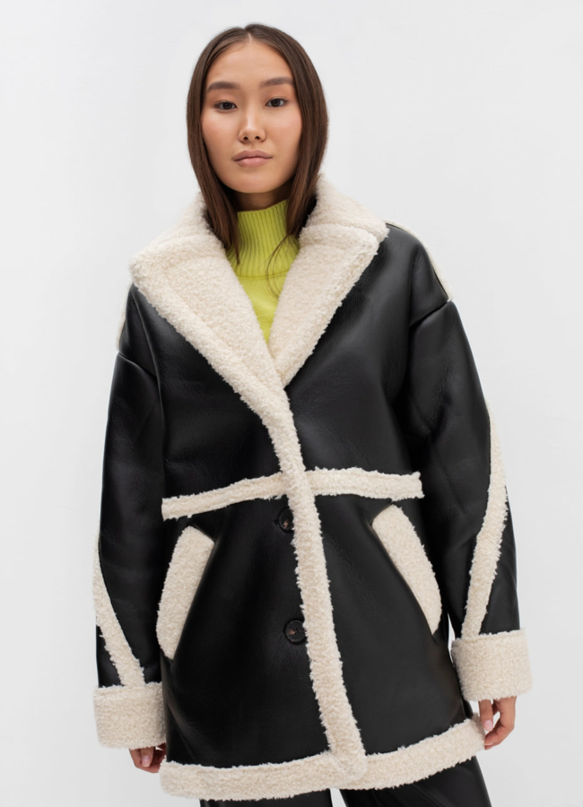 Дубленка из эко кожи черного цвета модель № 40208 меха малина