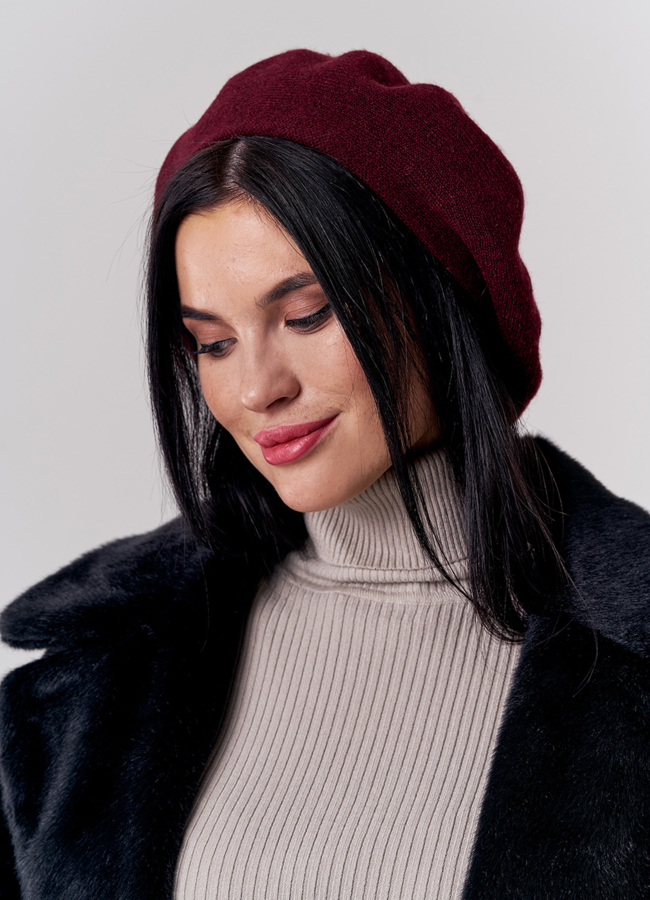 Берет женский цвета бордо модель № 21751 меха малина
