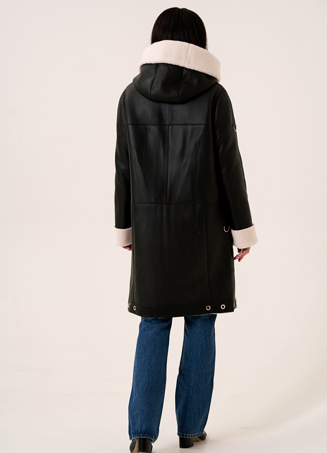 Эко дубленка черного цвета удлиненная на молнии модель № 79450 в кредит