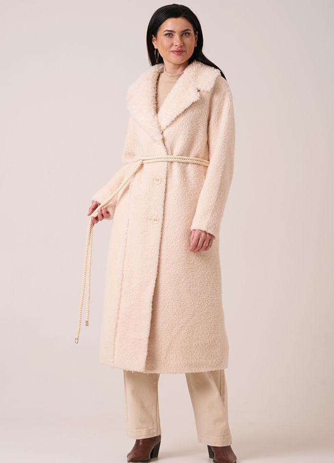 Светлая  шуба из овечьей шерсти на пуговицах с поясом модель № 18414 универмаг малина
