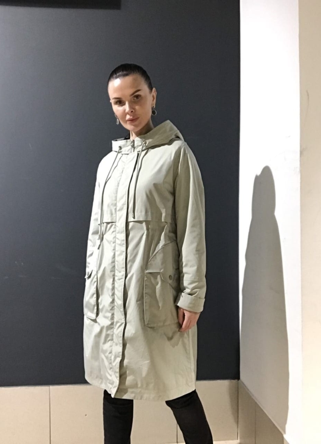Плащ женский в фисташковом цвете модель № 372 меха малина
