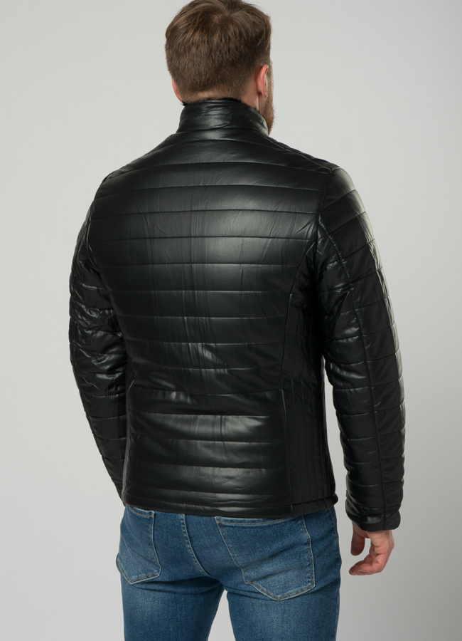 Мужской пуховик из эко кожи черного цвета модель № 21960 в кредит