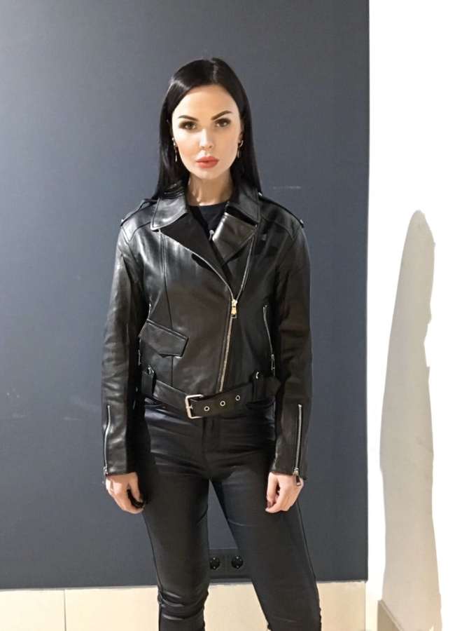 Куртка кожаная черного цвета модель № 923 меха малина