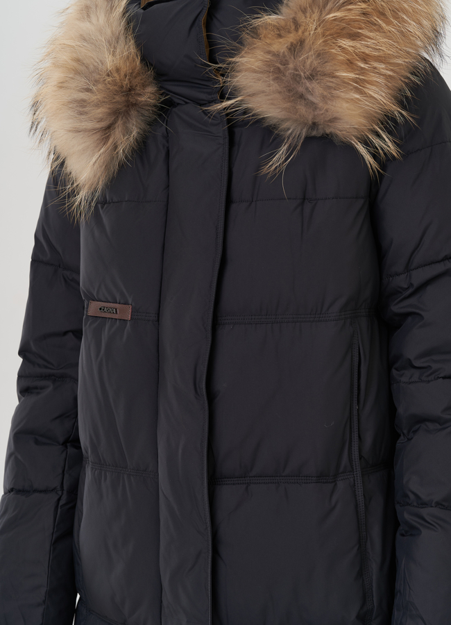 Пуховик женский с капюшоном отделка енот  модель № 25709 универмаг малина