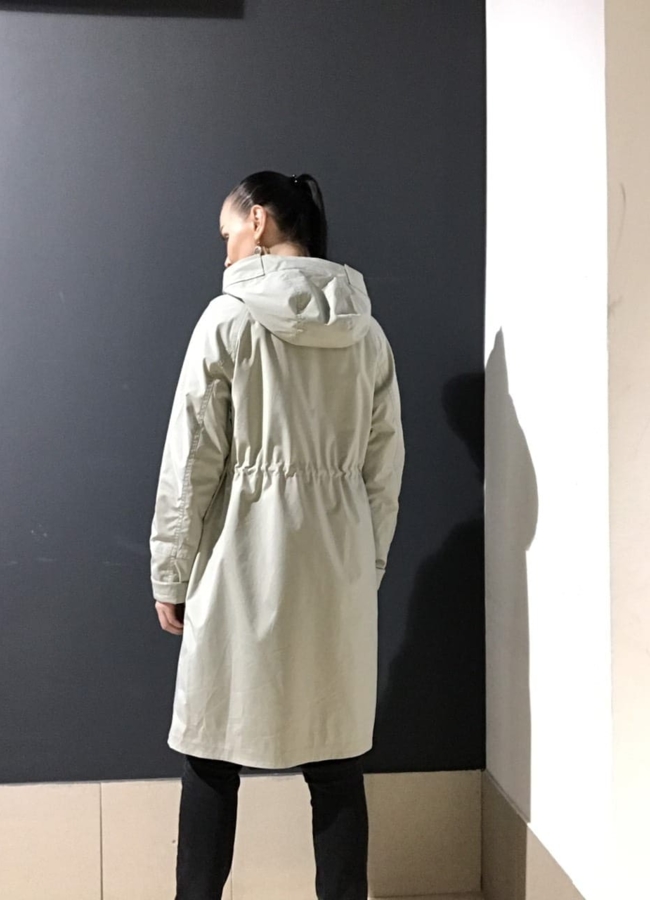 фото Плащ женский в фисташковом цвете модель № 372