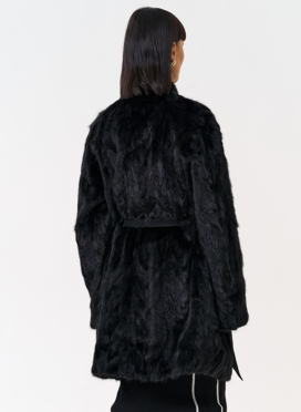 Женская шуба из меха норки в черном цвете