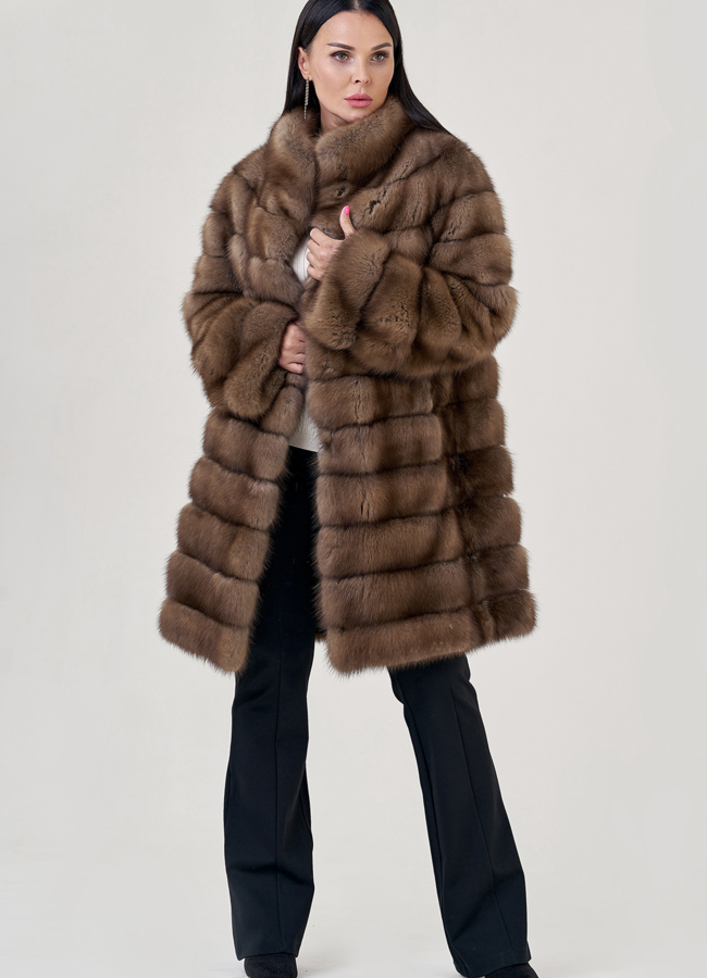 фото Шуба из куницы с воротником стойкой модель № 78935