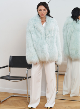 Женская шуба из меха ламы Женская шуба из меха ламы