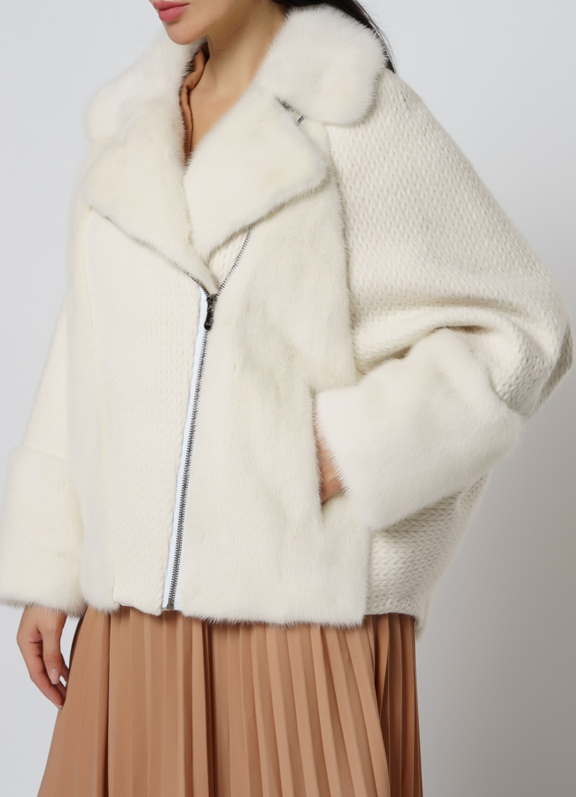 Белое пальто с мехом модель № 1903/1 в рассрочку