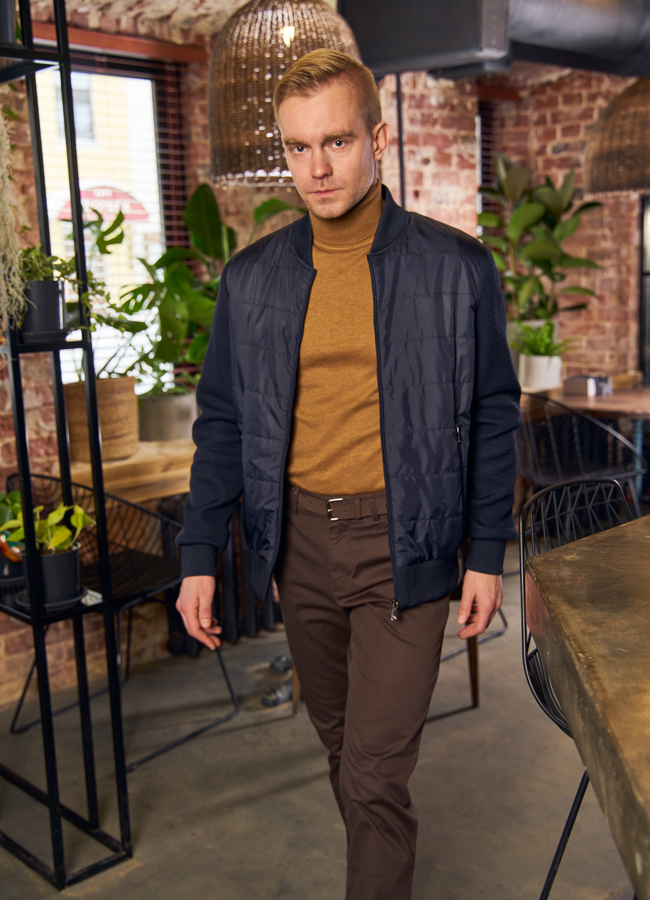 Куртка бомбер синего цвета  модель № 22457 меха малина Куртка бомбер синего цвета  модель № 22457 меха малина