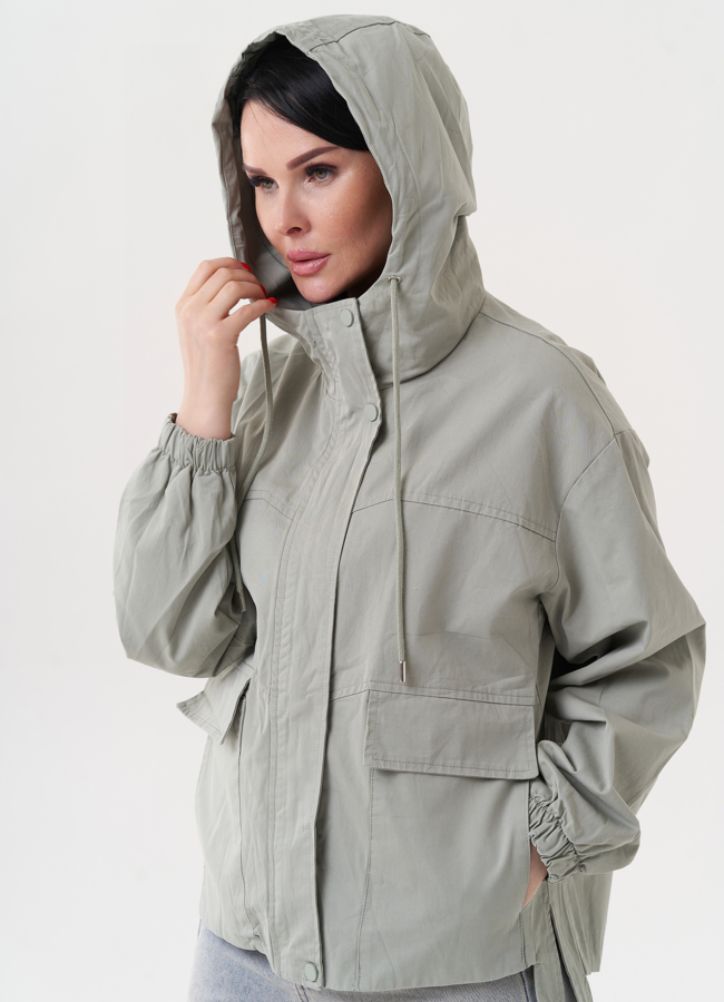 Ветровка зеленого цвета с капюшоном модель № K2309 в кредит