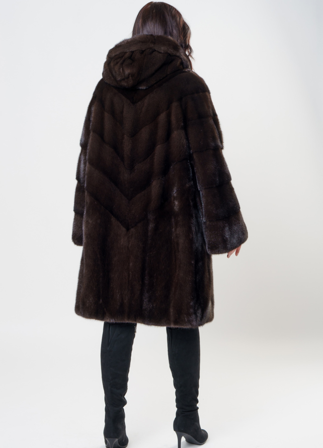 Шуба из скандинавской норки с капюшоном коричневого цвета модель № S-902 в кредит
