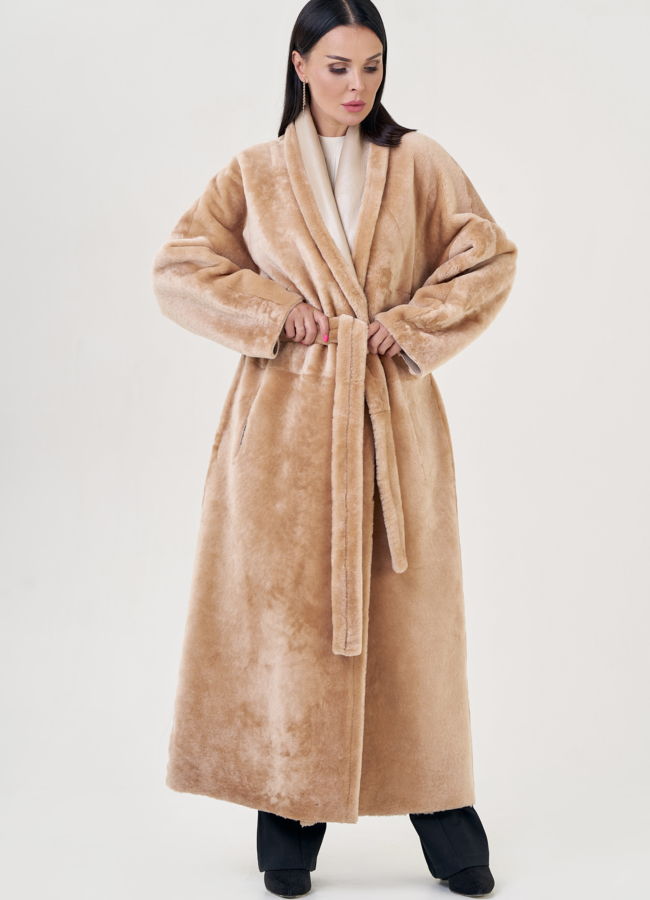 Двухсторонняя женская дубленка бежевого цвета  модель № 23246 универмаг малина