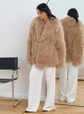 Женская шуба из меха ламы Женская шуба из меха ламы
