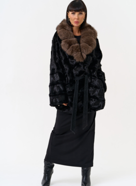 Женская шуба из меха норки  воротником из меха песца Женская шуба из меха норки  воротником из меха песца