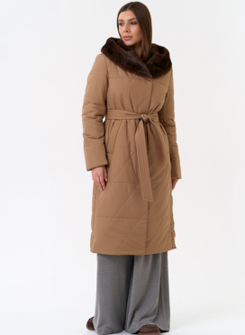 Пуховик с капюшоном из эко меха