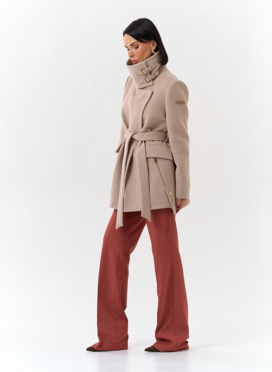 Женское укороченное пальто с воротником стойкой