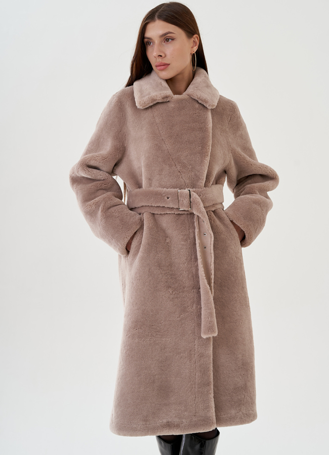 Пальто из эко меха в бежевом цвете модель № 25353 универмаг малина