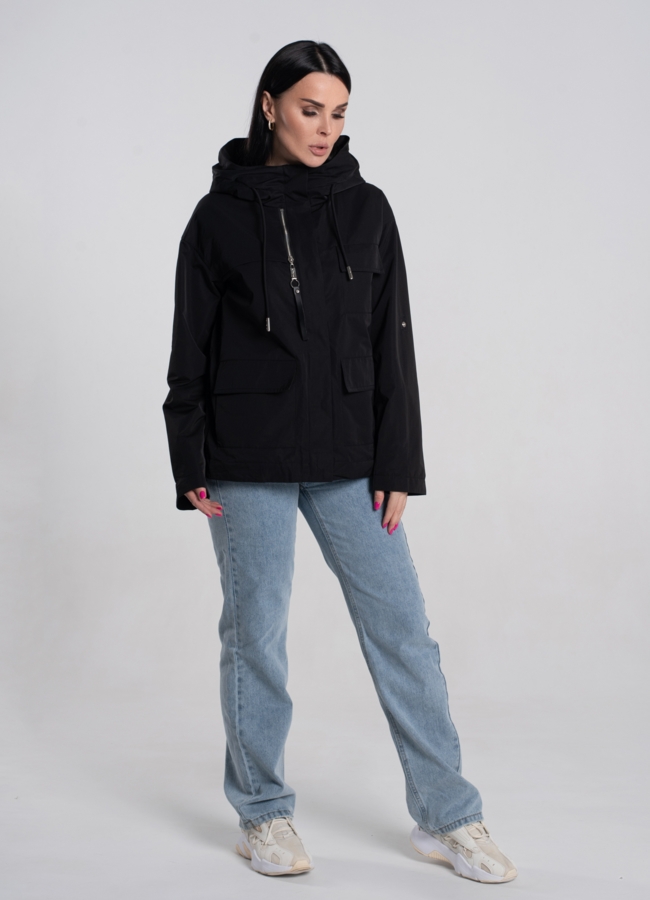 Ветровка женская черного цвета с капюшоном  модель № 21232 меха малина