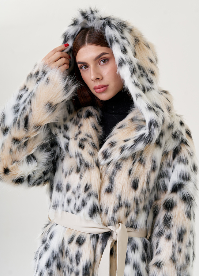 Пальто женское  из искусственного меха с капюшоном  модель № 23615 универмаг малина