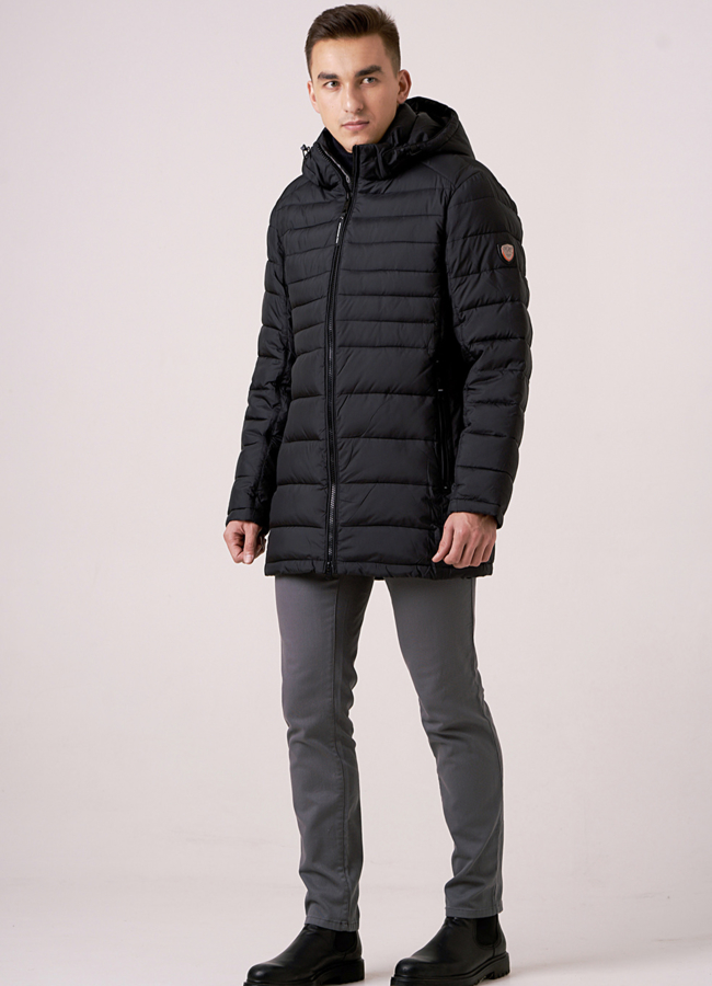 Мужской пуховик черного цвета с капюшоном модель № 1012 меха малина