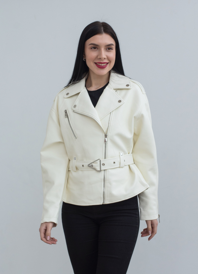 Женская куртка из эко кожи белого цвета  модель № 22847 универмаг малина